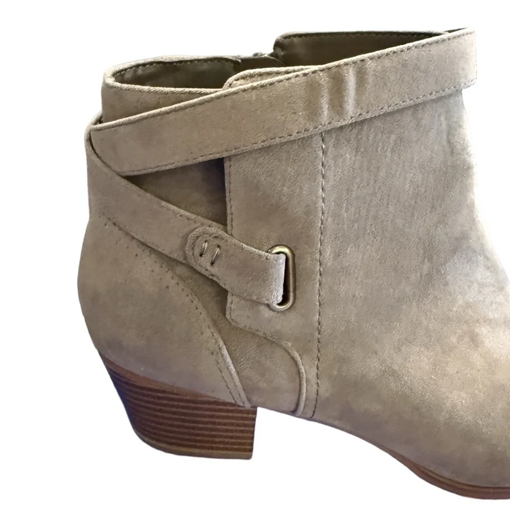 Giani Bernini Oleesia Taupe Suede Ankle Boots Block Heel Size 10M NWT